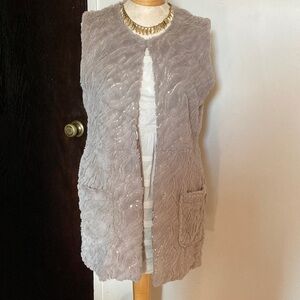 VEST Chic Gray Faux Fur Vest